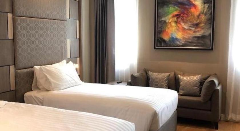 Sri U-Thong Grand Hotel Suphanburi Extérieur photo