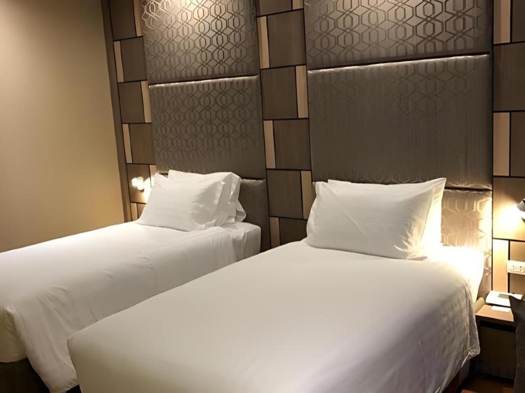 Sri U-Thong Grand Hotel Suphanburi Extérieur photo